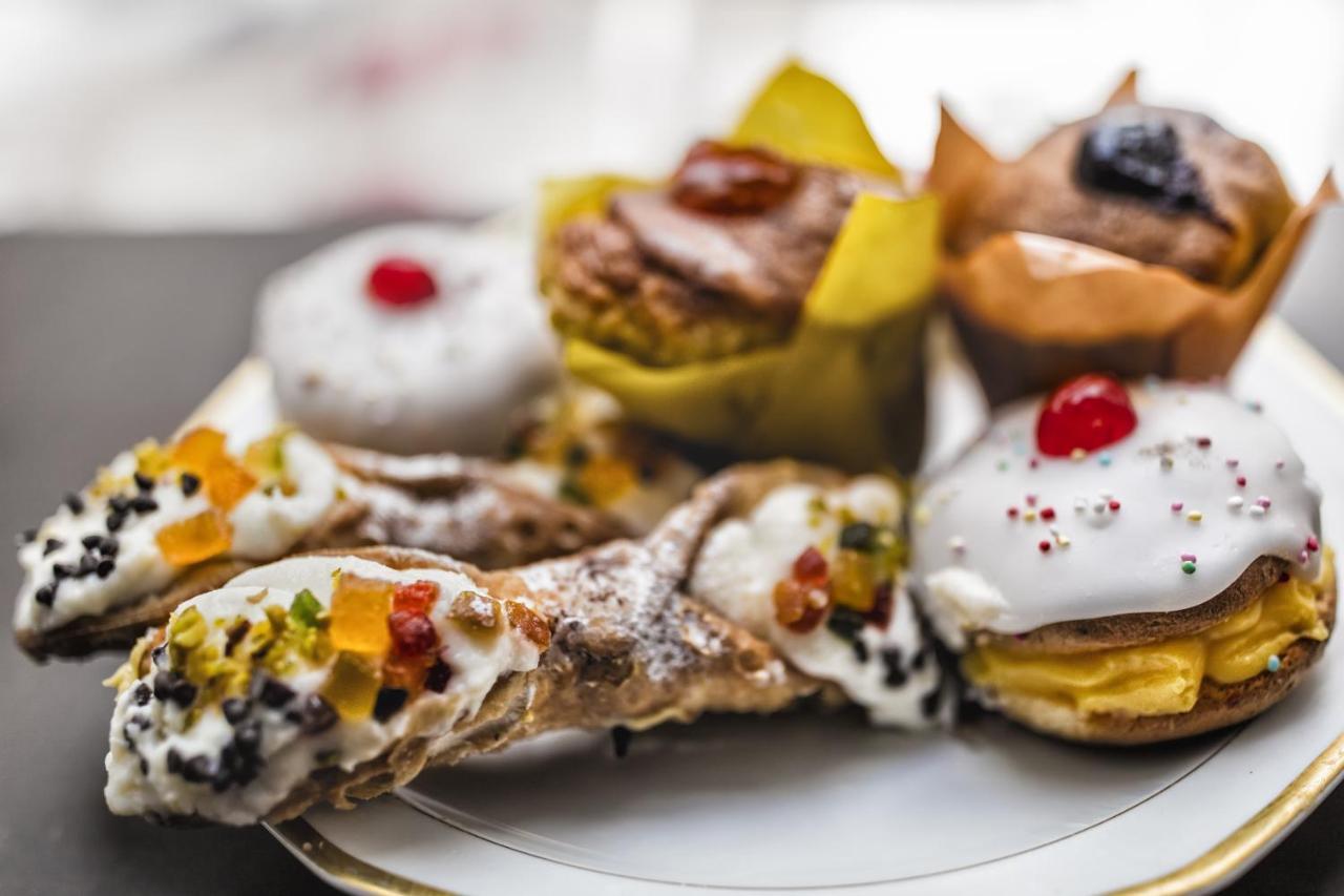Manzoni 46 - Ospitalità siciliana Acomodação com café da manhã Milazzo Exterior foto
